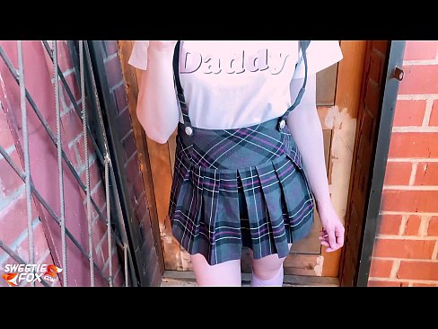 ❤️ Msichana wa shule Ananyonya Dick yake kwa kina na kutombana badala ya madarasa. Ponografia ya mkundu ❌❤
