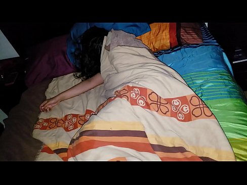 ❤️ Stepson akimtusi mama yake mdogo wa kambo wakati amelala. Ponografia ya mkundu ❌❤